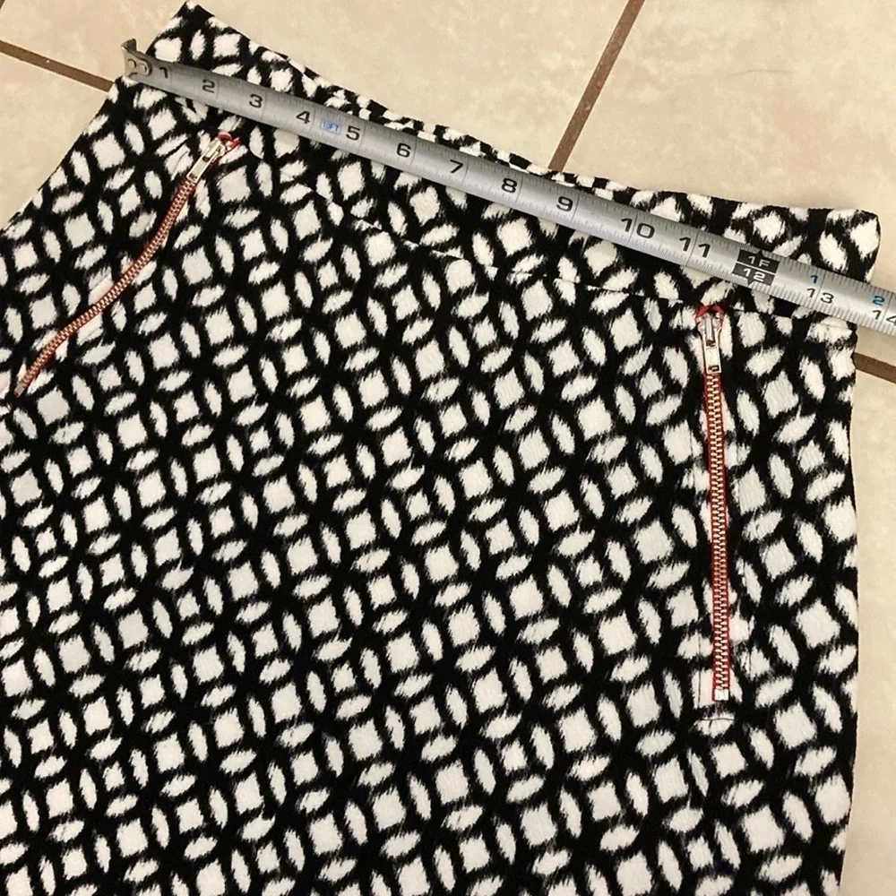 Lelis Black and White Skirt